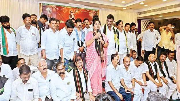 గుడికట్ల పూజారులకు గౌరవ వేతనాలు