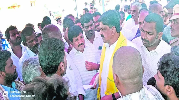 FARMERS: ఓబులయ్య కుంటకు నీరివ్వాలని మంత్రికి వినతి