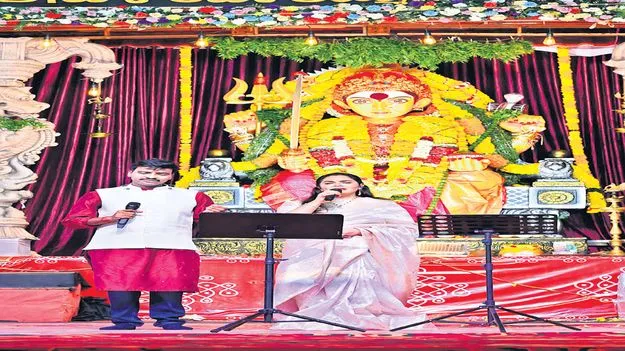 అలరించిన మల్లిక్‌, గోపికల స్వరాభిషేకం