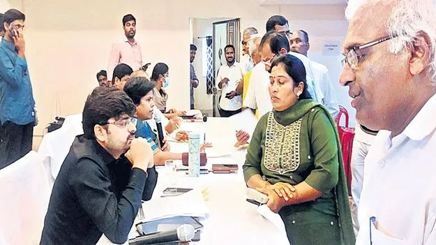 అర్జీలను త్వరగా పరిష్కరించాలి