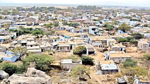 స్థానిక సంస్థలలో పట్టుకోసం మంతనాలు
