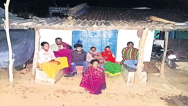 రాత్రంతా బిక్కుబిక్కుమంటూ..