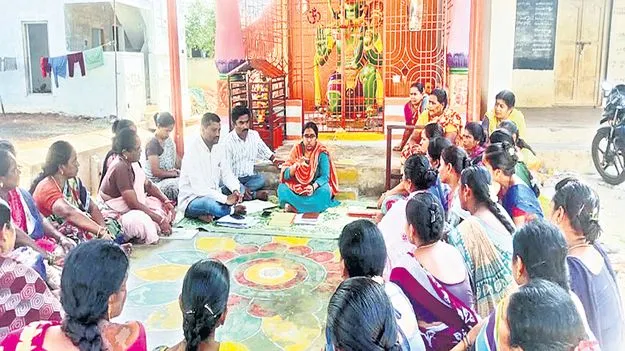 మహిళలు పారిశ్రామికవేత్తలుగా ఎదగాలి