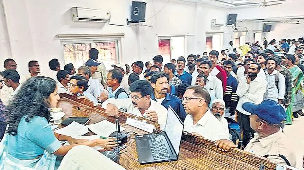 సకాలంలో సమస్యలకు పరిష్కారం 