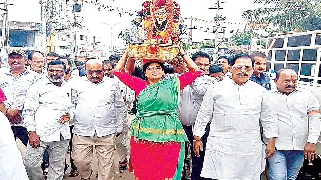  సంప్రదాయాలను పాటించాలి