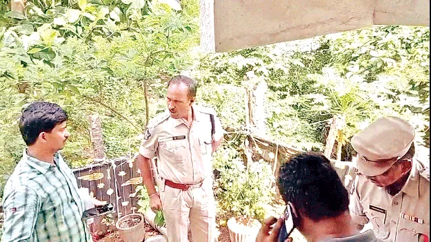 మిస్టరీగా మారిన వివాహిత హత్య