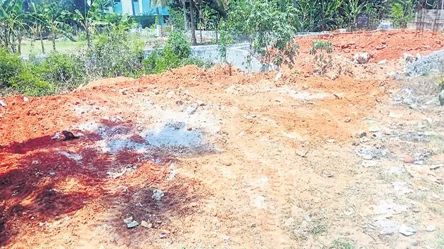 కబ్జాదారుల బరితెగింపు