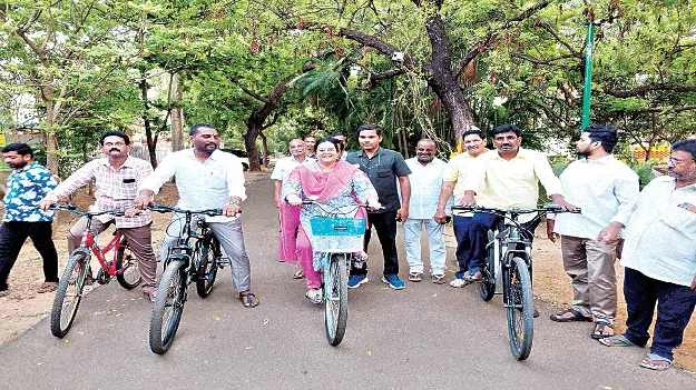 పర్యావరణ పరిరక్షణలో భాగస్వాములు కావాలి