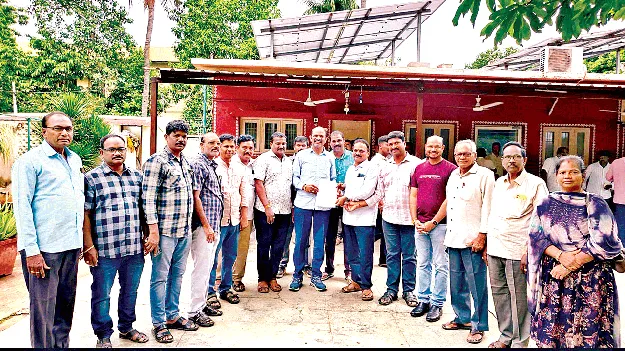  ‘ప్రభుత్వ ఉద్యోగుల సమస్యలను పరిష్కరించాలి’