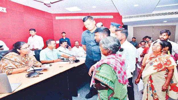 ఫిర్యాదులు సత్వరం పరిష్కరించాలి