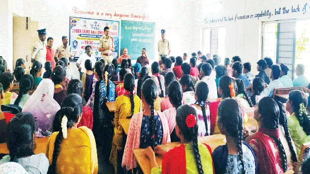 అప్రమత్తంగా వ్యవహరిస్తేనే సైబర్‌ నేరాలు దూరం 