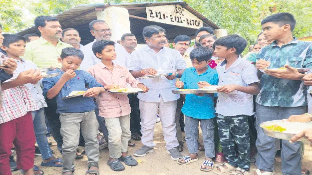 పలు అభివృద్ధి పనులకు భూమి పూజ 