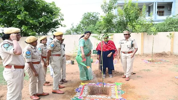 kumaram bheem asifabad- మొక్కలు నాటి సంరక్షించాలి