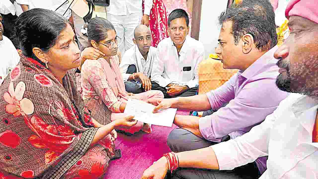 పంటలు కొనాలని కాలర్‌ పట్టుకొని అడగాలి