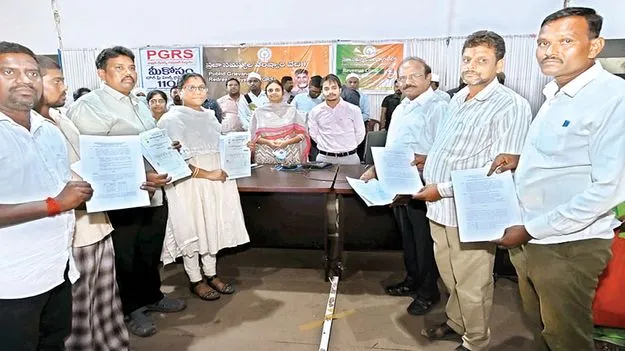 చుక్కల భూముల సమస్యలకు పరిష్కారం: కలెక్టర్‌