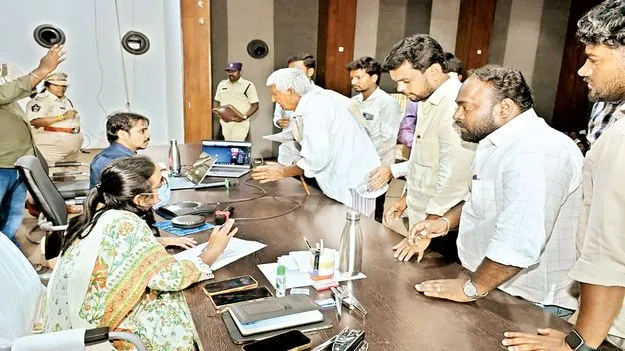 ప్రజల సమస్యలు పరిష్కరించండి 