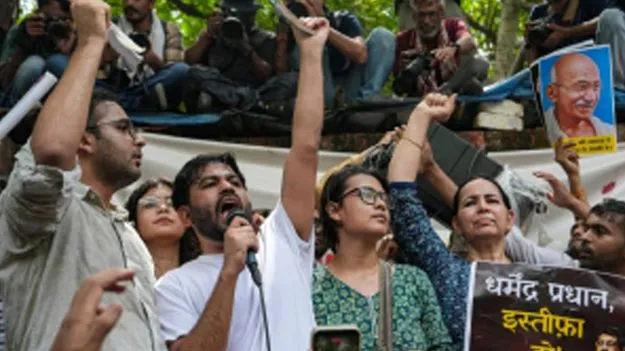 ధర్మేంద్ర రాజీనామాతోనే ఆగిపోం