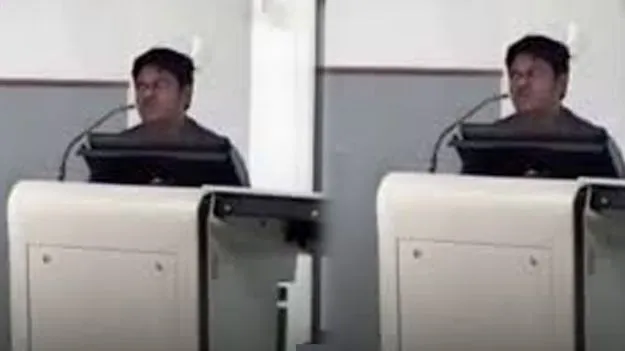 విద్యార్థినికి 50ఏళ్ల ప్రొఫెసర్‌ ‘లవ్‌ ప్రపోజ్‌’!