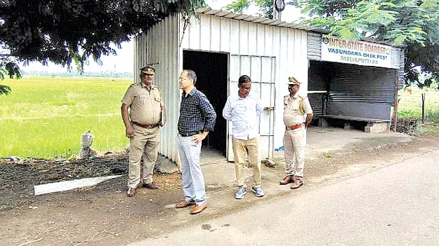సారా కేసుల్లో చార్జిషీట్లు దాఖలు చేయాలి