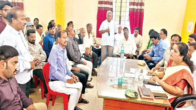 జల సంరక్షణే లక్ష్యంగా పనులు చేపట్టండి