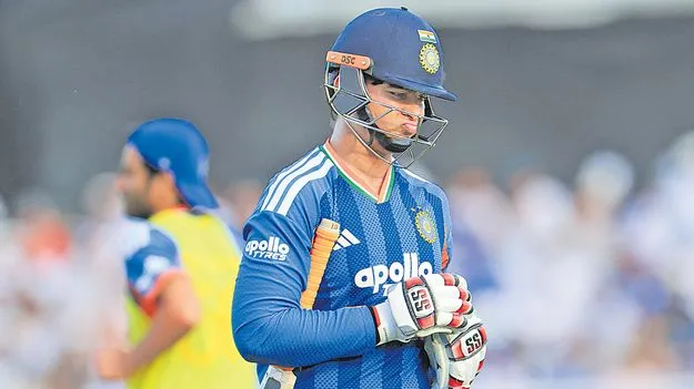కుప్పకూలారు