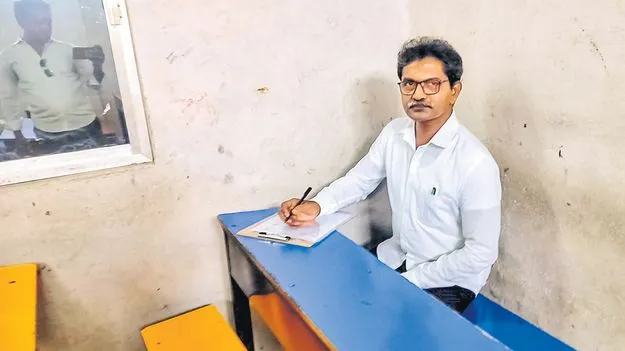 ఇంటర్‌ సప్లిమెంటరీ పరీక్ష రాసిన దేవ్‌జీ