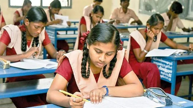 ప్రవేశ పరీక్షలో ద్విభాషా ప్రశ్నపత్రం