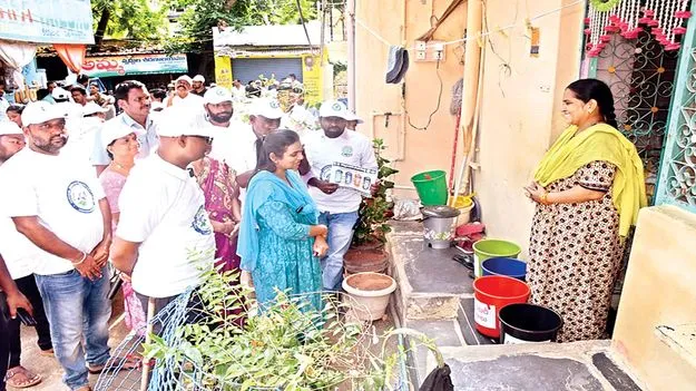 వ్యర్థాలను విభజించి ఇవ్వాలి