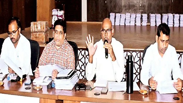 పెండింగ్‌ సమస్యలను పరిష్కరిస్తాం 