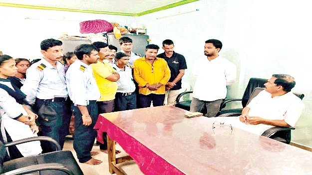 రెండు నెలలుగా వేతనాల్లేవ్‌