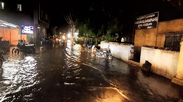 కుండపోత వర్షం