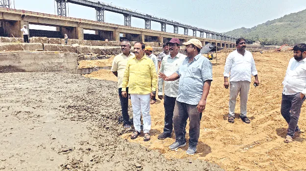 ‘ప్రతి ఎకరాకూ సాగునీరు అందిస్తాం’