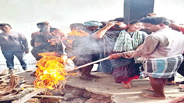 బాబూ.. మమ్మల్ని వదిలి వెళ్లిపోయావా!