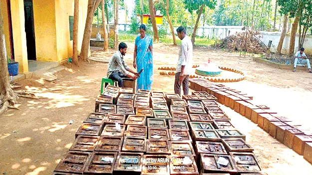 బ్యాలెట్‌ బాక్సులు పని చేస్తున్నాయా?