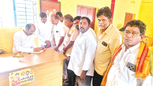 ప్రజల సమస్యలు పరిష్కారానికి కృషి