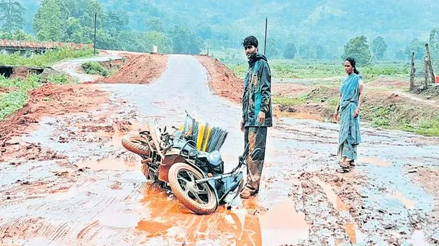 ఇటొస్తే జారిపడడం ఖాయం