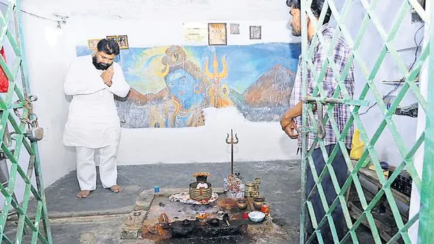 వర్తనాపల్లి శివాలయానికి రూ.55 లక్షలు