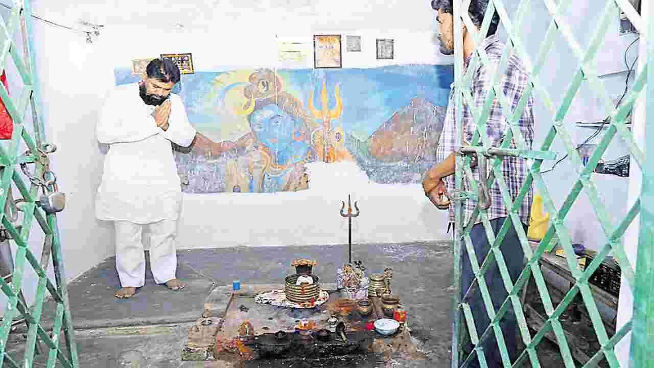 వర్తనాపల్లి శివాలయానికి రూ.55 లక్షలు