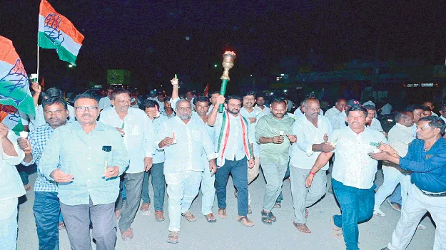 విద్యాశాఖ మంత్రి రాజీనామా విద్యార్థుల విజయం
