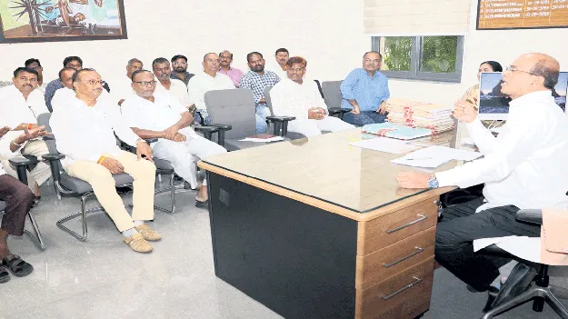 మిల్లర్లు బకాయిపడ్డ సీఎంఆర్‌ చెల్లించాలి