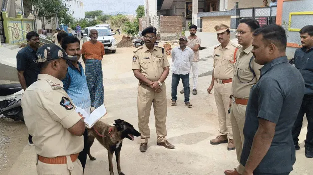 రిటైర్డు ఉద్యోగి ఇంట్లో భారీ చోరీ