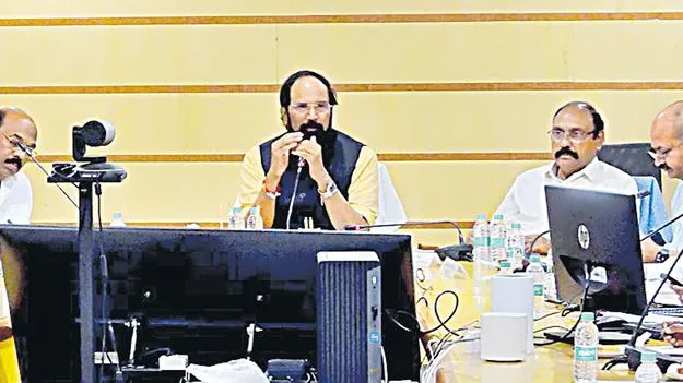 ప్రాజెక్టుల భూముల్లో క్యాప్టివ్‌ సోలార్‌ ప్లాంట్లు