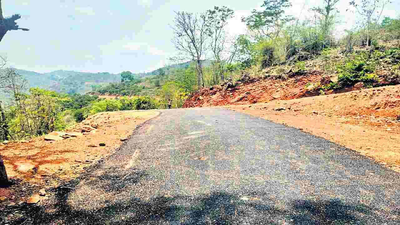 గిరి శిఖర గ్రామానికి తారురోడ్డు
