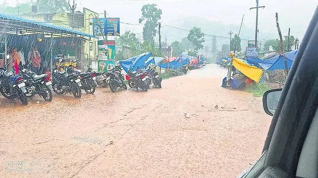 పలు చోట్ల భారీ వర్షం
