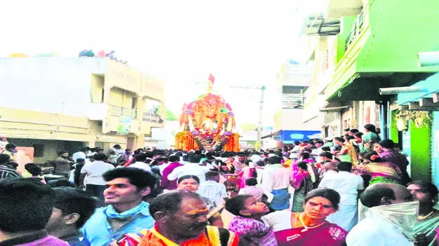 GOD: కన్నుల పండువగా రథోత్సవం 
