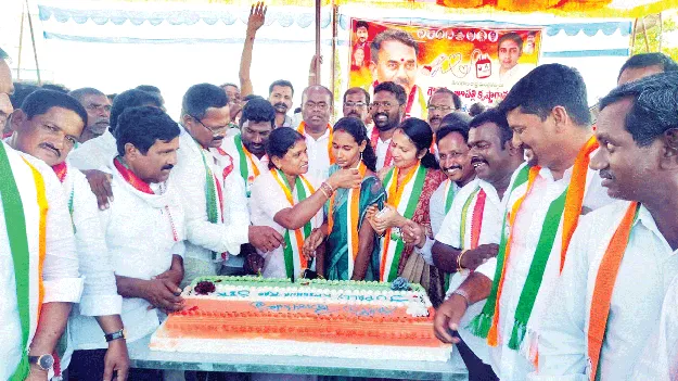 సామాజిక సేవలతో మంత్రి జన్మదినం