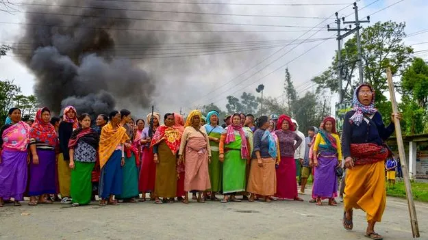 మణిపూర్‌లో ఓ ఇంటిపై బాంబు దాడి