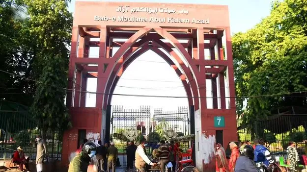 ఇది వర్సిటీ.. ఆర్‌ఎస్సెస్‌ శాఖ కాదు