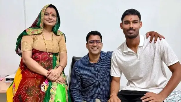 అప్పులు చేసి.. జైలుకెళ్లి..ముకుల్‌