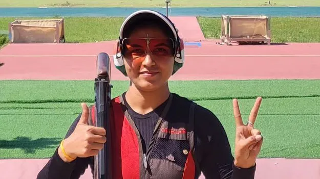 షూటింగ్‌లో నీరూకు స్వర్ణం